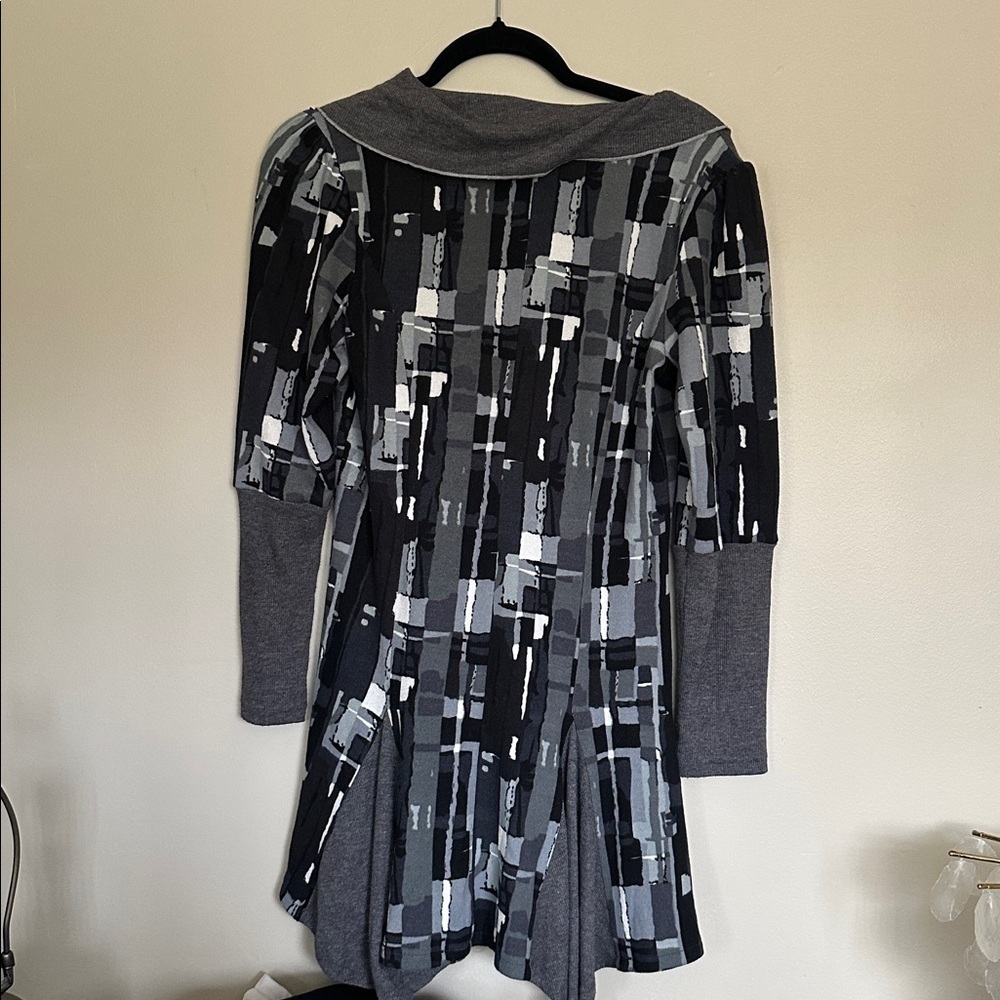 Chic Gray Patterned Long Sleeve Cardigan - Picture 3 of 4